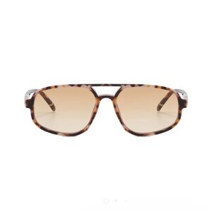 Beyond Strangers The Freya sunglasses in Marble Tort